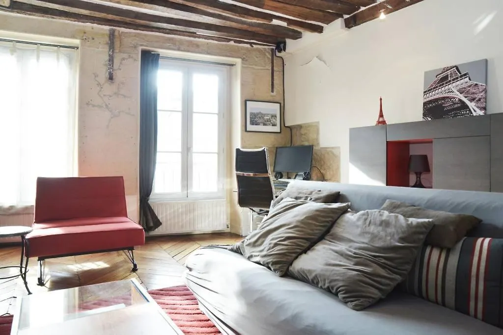 Le Charme Intemporel Paris Apartment