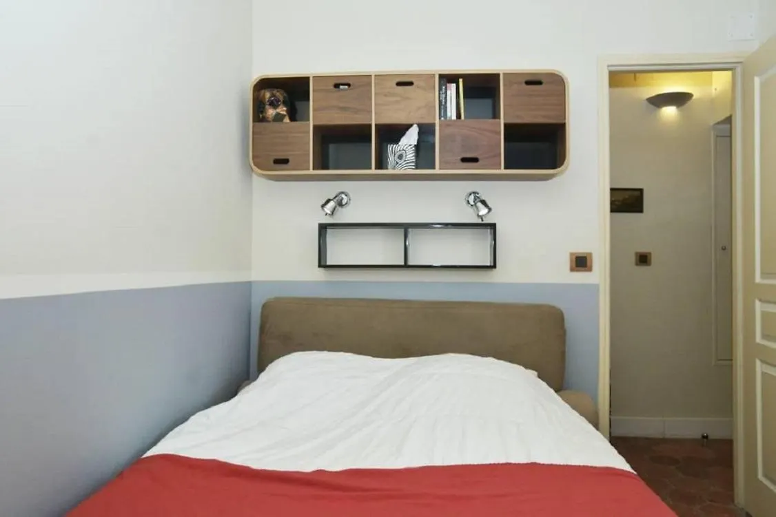 Le Charme Intemporel Paris Apartment